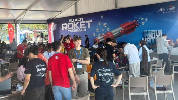 TEKNOFEST Mavi Vatan`da gençlerin su altı roketleri jüri karşısında