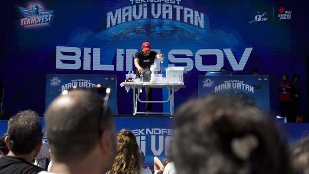 TEKNOFEST Mavi Vatan`ın son gününde çocuklar eğlenceli deneylerle bilimi keşfetti