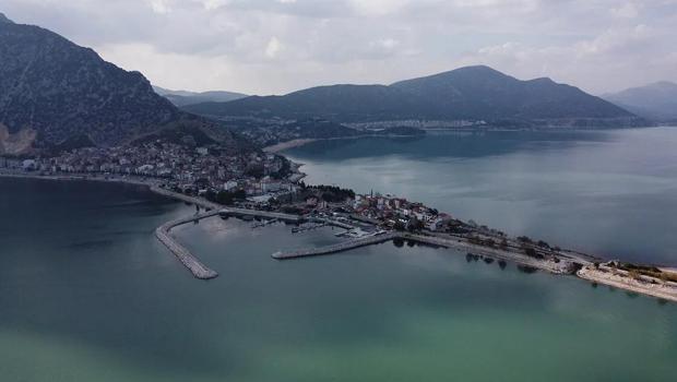 Eğirdir Gölü`nün kerevitleri ihracatla ekonomiye katkı sağlıyor