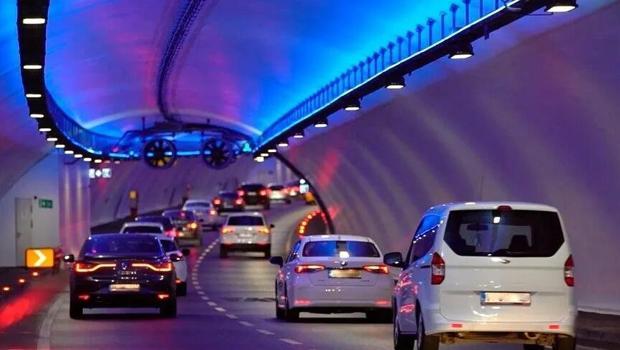 Avrasya Tüneli`nde 94 bin 489 araçla geçiş rekoru kırıldı