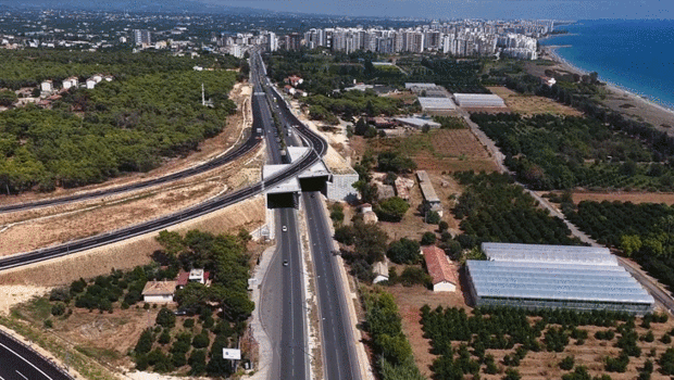 Çeşmeli-Kızkalesi Otoyolu’nda sona doğru! 2,5 saate varan seyahat süresi 18 dakikaya düşecek...