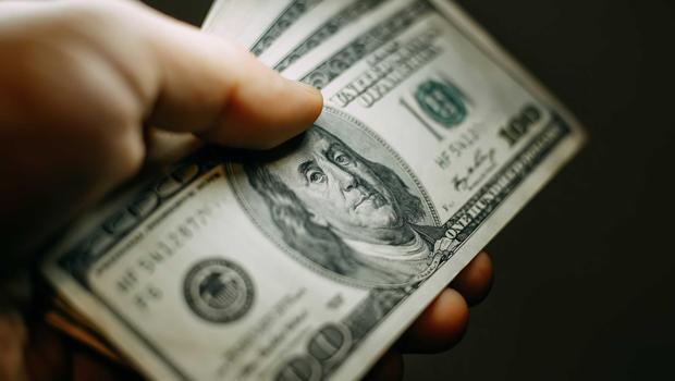 İran`da dolar tarihinin en yüksek seviyesinde