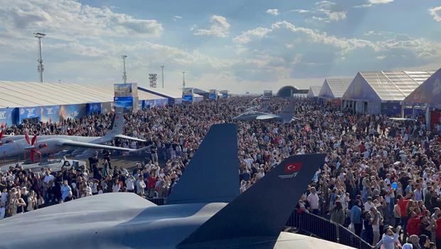 TEKNOFEST`te kalabalıktan vatandaş yürümekte güçlük çekti