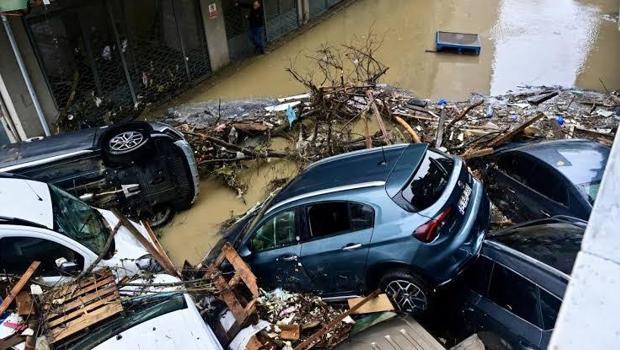 İstanbul`daki selin yaraları sarılıyor! Esnafa nakdi destekte ilk ödemeler başladı