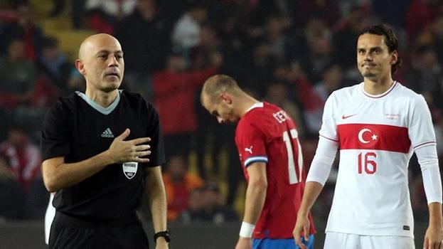 Cüneyt Çakır, Türkiye-Çekya maçıyla jübile yaptı Veda sözleri: Bir ilk gerçekleşti