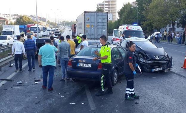 TEMde zincirleme kaza Yaralılar var...