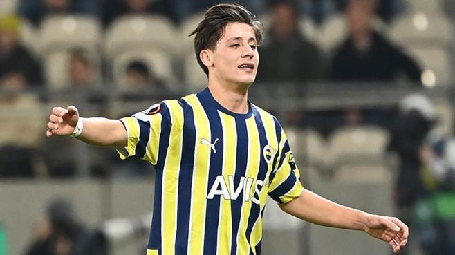 Fenerbahçede transfer görüşmeleri başladı Altay Bayındır ve Zajc imzalıyor, sözleşmede özel madde