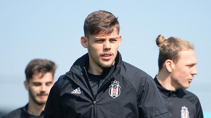 Beşiktaşta flaş ayrılık Yıldız oyuncu açıkladı: Bazı teklifler var, en iyisini değerlendireceğim