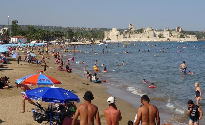 Yaz tatili başladı, turizmin merkezi Kızkalesinde yoğunluk arttı