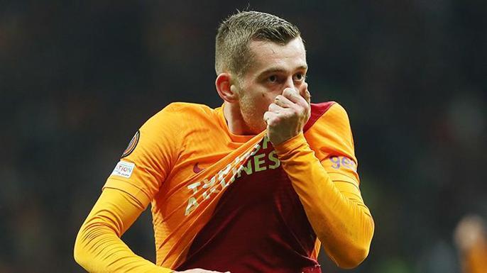 Galatasarayda 6 ayrılık birden Okan Buruk biletini kesti