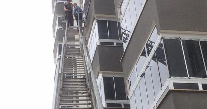 Sınava itfaiye merdiveniyle yetişti