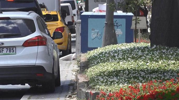 Otomobil, motosiklet, elektrikli scooter... İstanbulda kaldırımlar işgal altında