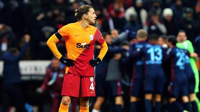 Galatasarayda 6 ayrılık birden Okan Buruk biletini kesti