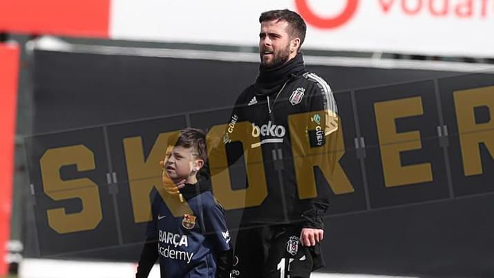 Beşiktaş idmanında Önder Karavelinin görüntüsü dikkat çekti