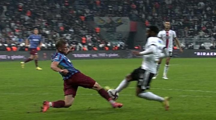 Beşiktaş-Trabzonspor maçında tartışılan penaltı pozisyonları Deniz Çoban açıkladı