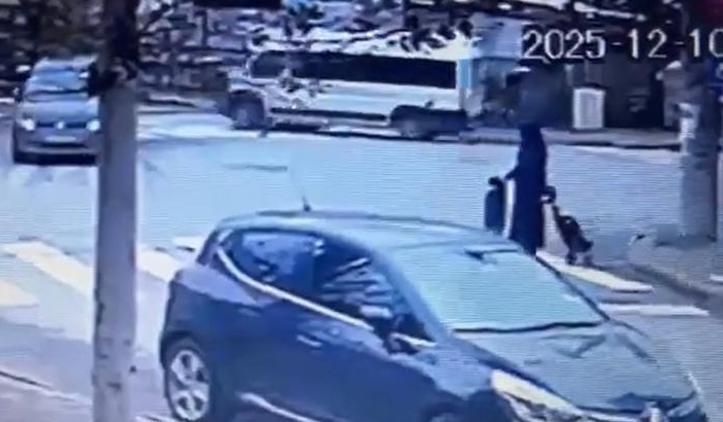 Minibüsün çarptığı küçük Miraç kurtarılamamıştı! Yürek yakan kazanın görüntüsü ortaya çıktı