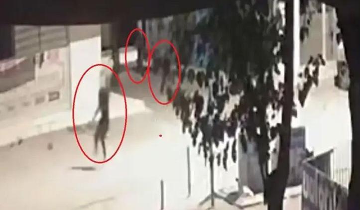 Sokak ortasında dehşet! Biber gazı sıkıp bıçakladılar, gasp edip kaçtılar; 1 ölü