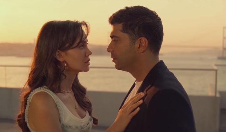 'Haysiyet' ilk bölümüyle ekrana damga vurdu! Mehmet ve Simay’ın romantik anları