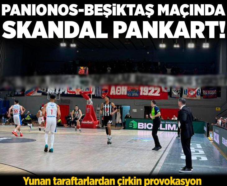 Panionios-Beşiktaş maçında skandal pankart! Yunan taraftarlardan çirkin provokasyon