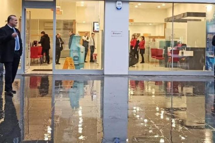 Son dakika... Bankayı soyup bomba bıraktı Her yerde aranıyor