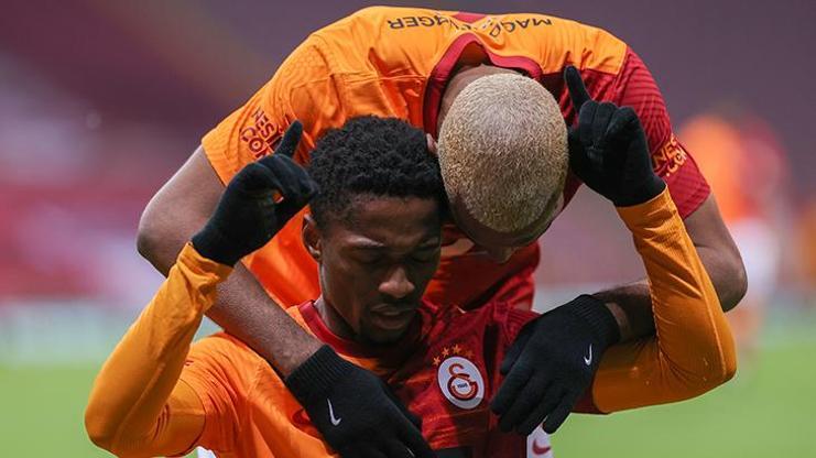 Galatasarayda ayrılık vakti Okan Buruk 4 ismin biletini kesti