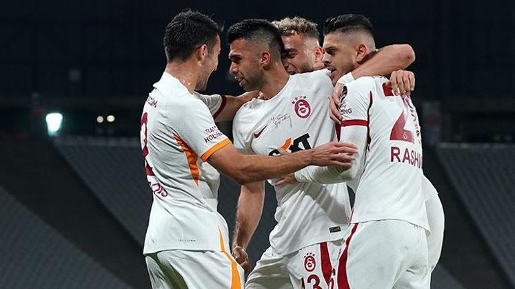 Galatasaray transferde bombayı patlatıyor İki yıldız ile anlaşma sağlandı