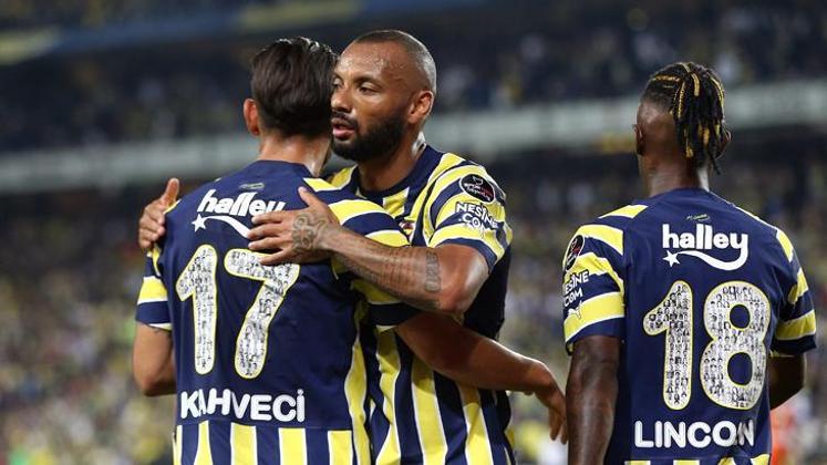 Fenerbahçenin Alanyaspor galibiyeti sonrası yıldız oyuncuyu övdü: Zeka ve yetenek küpü