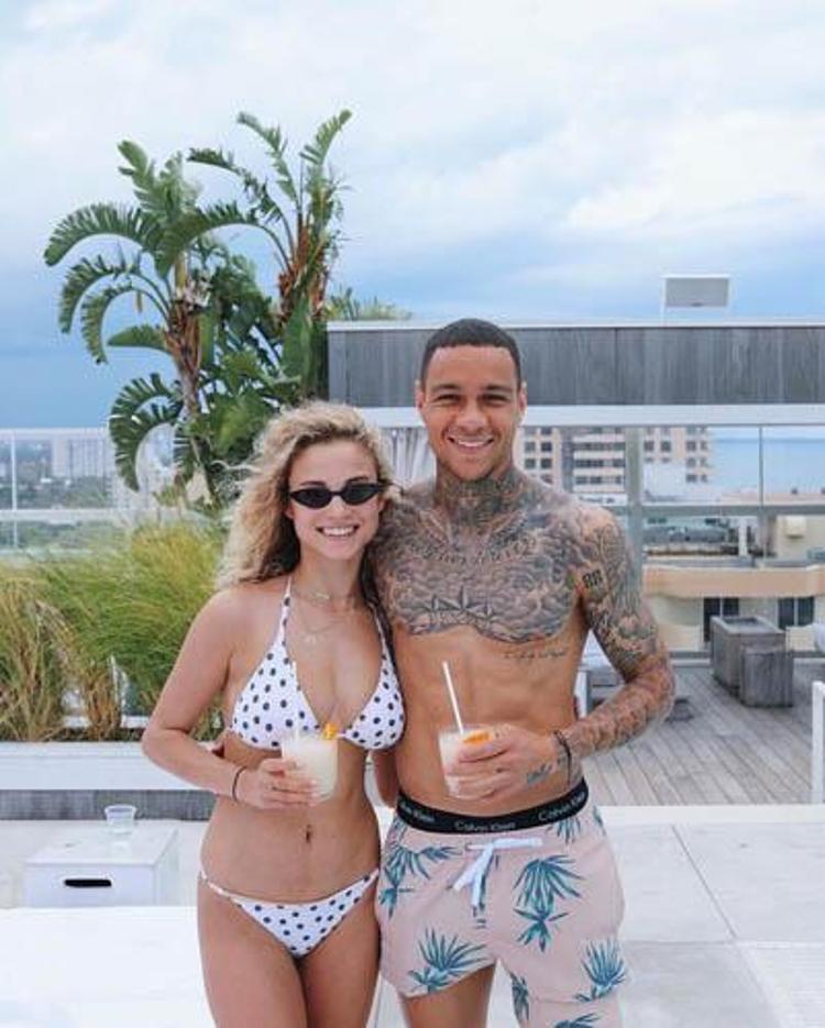 Van Der Wiel-Rose Bertram çifti alışverişte - Magazin Haberleri -  Milliyet