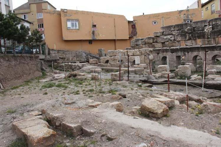 Yabancı turist üç şeye bakıyor: Kültür, fayda, inanç