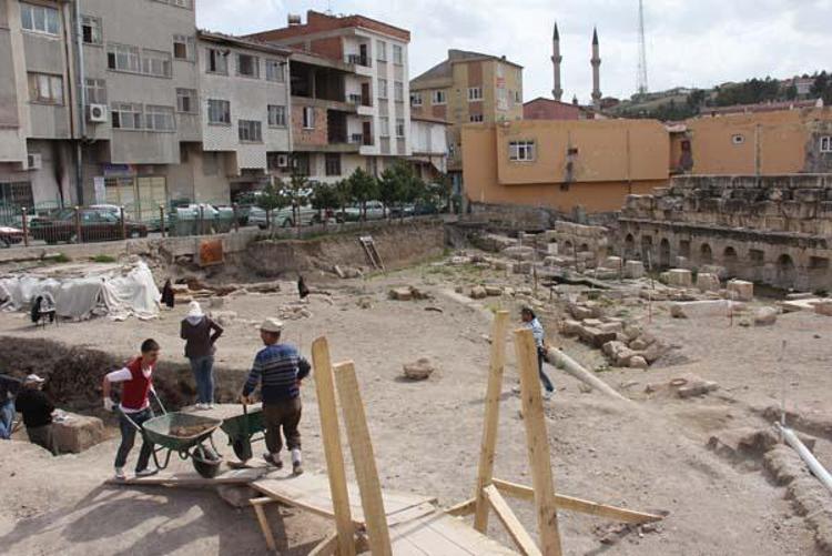 Yabancı turist üç şeye bakıyor: Kültür, fayda, inanç