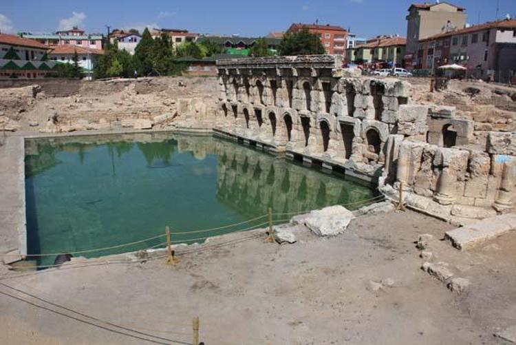 Yabancı turist üç şeye bakıyor: Kültür, fayda, inanç