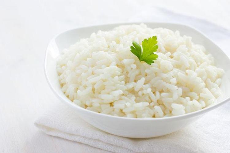 Bir araştırmaya göre pilav ya 63 derecenin üstünde olmalı ya da buzdolabında. Ortası sağlığınızı tehlikeye atıyor. Duygu Bay / PembeNar