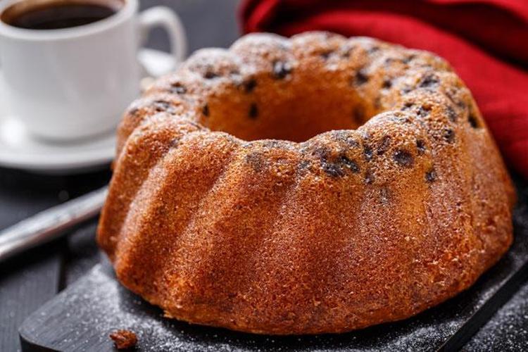 Kuru üzümlü kek malzemeleri: