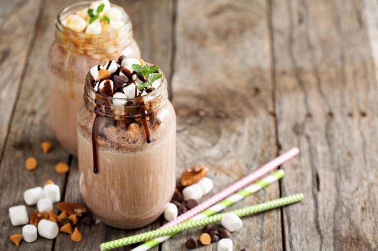 Soğuk kahveli smoothie malzemeleri: