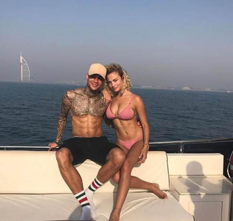 Van Der Wiel-Rose Bertram çifti alışverişte - Magazin Haberleri -  Milliyet