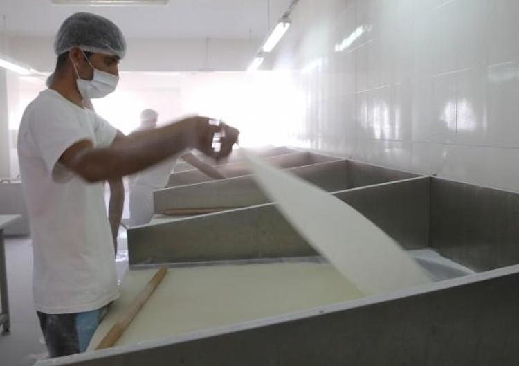 Gaziantepli ustalar baklavaları böyle hazırlıyor