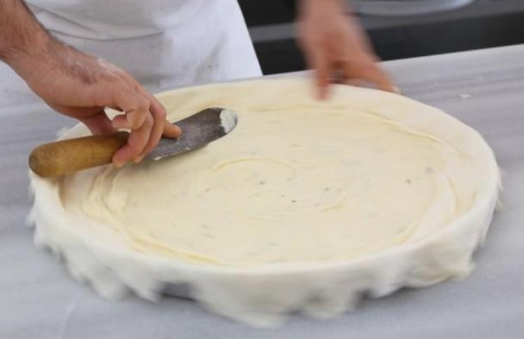Gaziantepli ustalar baklavaları böyle hazırlıyor