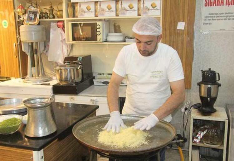 Cennet çamuru yapıldıktan sonrada tüketilebilir, daha sonrada tüketilmesinde hiçbir sakıncası yoktur. Evlerde de hazırlanabilir çok kolaydır. Bu eşsiz lezzet sadece Kilis’tedir. Cennet çamurunun tadına bakmaya herkese Kilis’e çağırıyorum” dedi.Günlük 1 tona yakın tatlı tüketiliyor