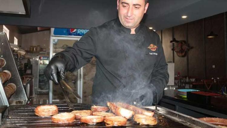 Kocco ile kokorecin özünü çıkardı