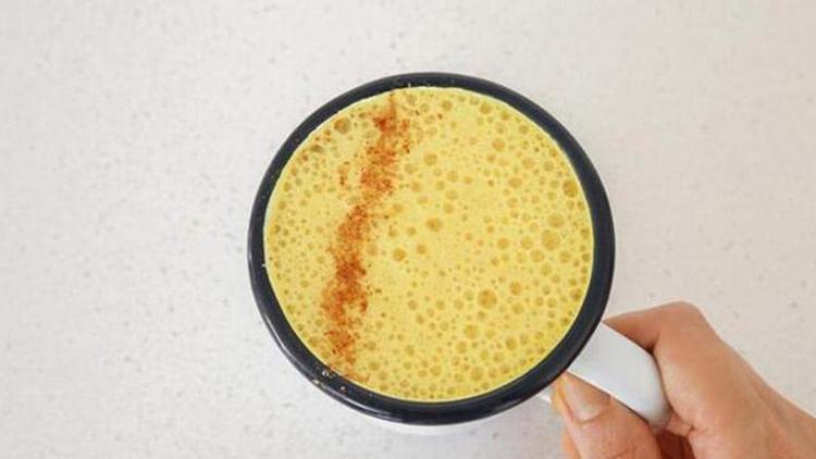 Sadece bir bardağında sayısız şifa var: Altın süt (Golden milk)