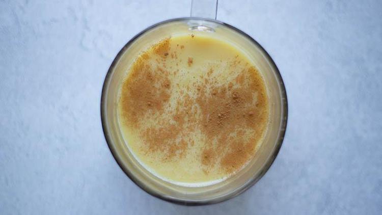 Sadece bir bardağında sayısız şifa var: Altın süt (Golden milk)