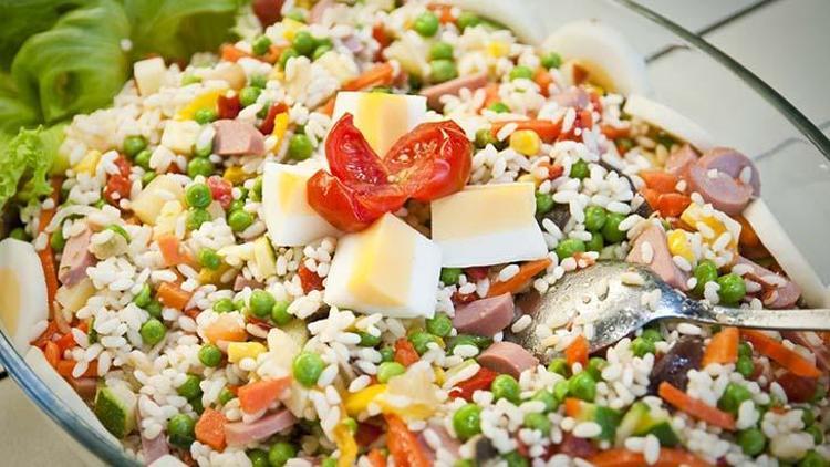 Pirinç salatası
