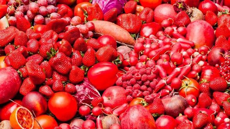 Renklerin yemek üzerindeki etkileri: Kırmızı renk daha çok yemenize sebep oluyor