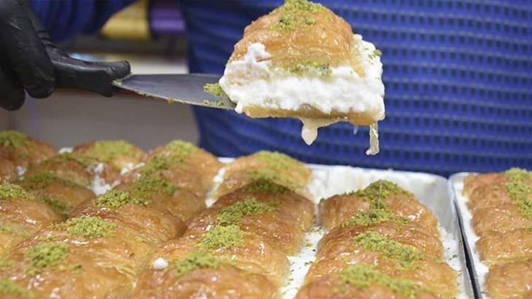 Yok böyle lezzet Afyonkarahisarın meşhur manda kaymaklı baklavası