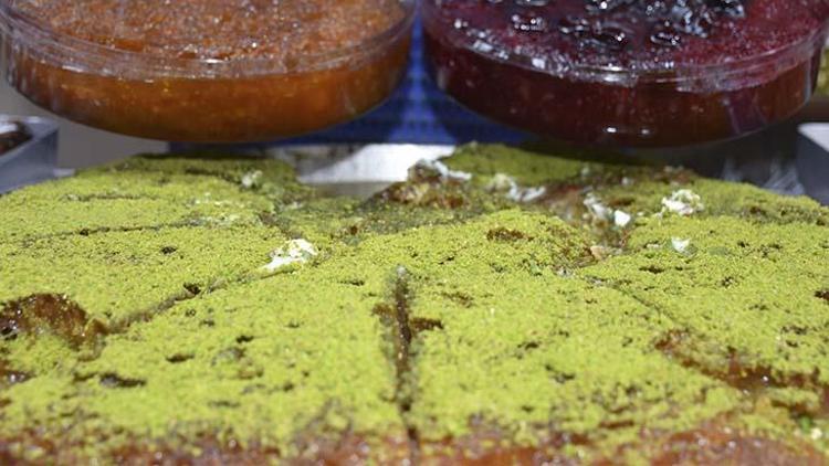 Yok böyle lezzet Afyonkarahisarın meşhur manda kaymaklı baklavası
