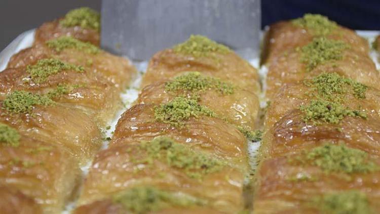 Yok böyle lezzet Afyonkarahisarın meşhur manda kaymaklı baklavası