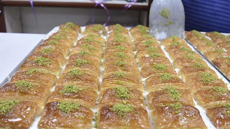 Yok böyle lezzet Afyonkarahisarın meşhur manda kaymaklı baklavası