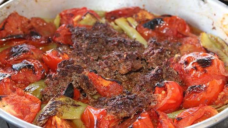 Şanlıurfanın meşhur yemekleri taş fırınlarda ücretsiz pişiyor