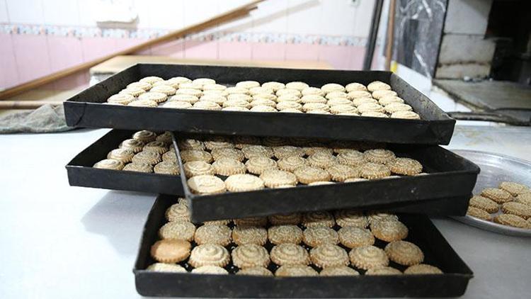 Hatayın ramazan tatlısı kömbe günde 150 tepsi pişiriliyor