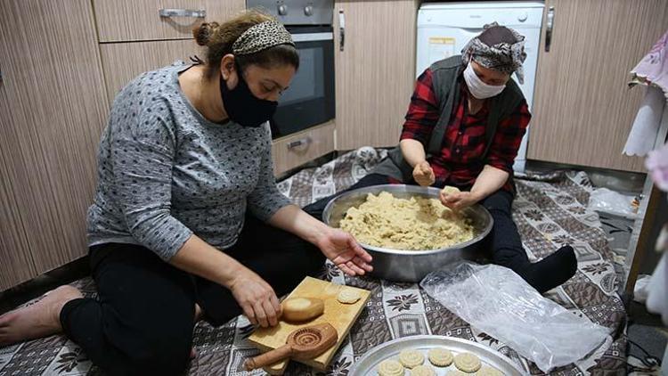 Hatayın ramazan tatlısı kömbe günde 150 tepsi pişiriliyor